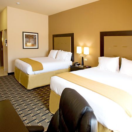 Holiday Inn Express And Suites Beeville By Ihg Стая снимка