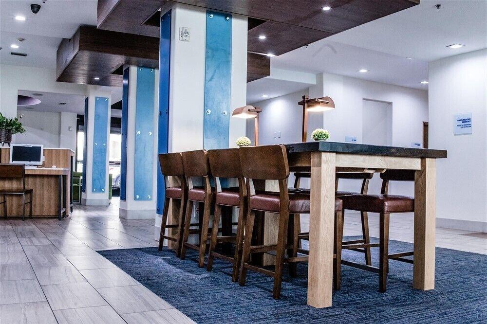 Holiday Inn Express And Suites Beeville By Ihg Екстериор снимка