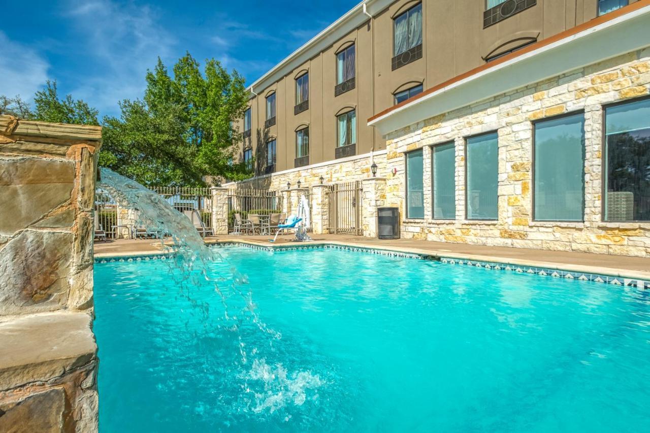 Holiday Inn Express And Suites Beeville By Ihg Екстериор снимка
