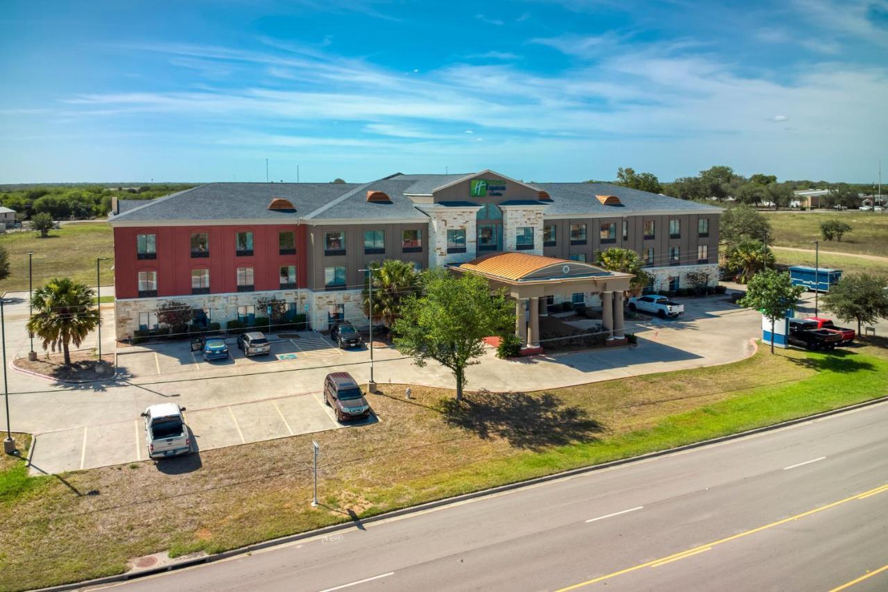 Holiday Inn Express And Suites Beeville By Ihg Екстериор снимка