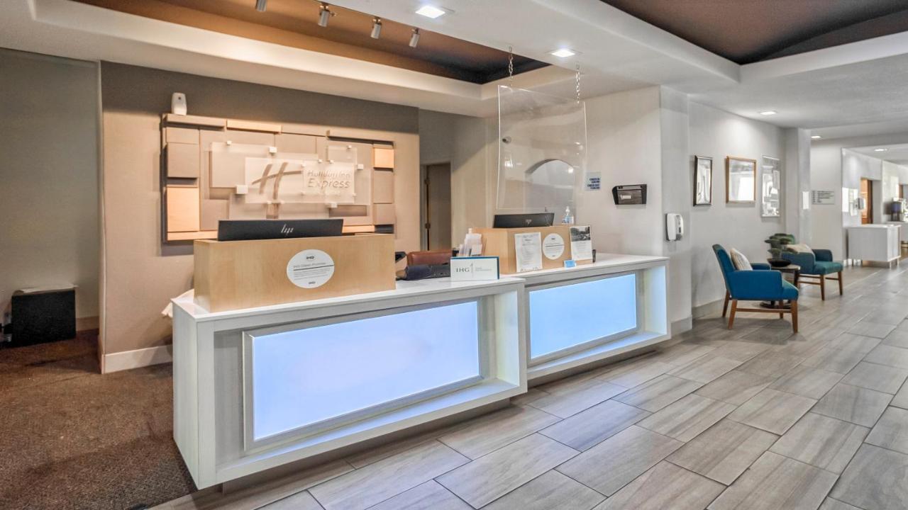 Holiday Inn Express And Suites Beeville By Ihg Екстериор снимка