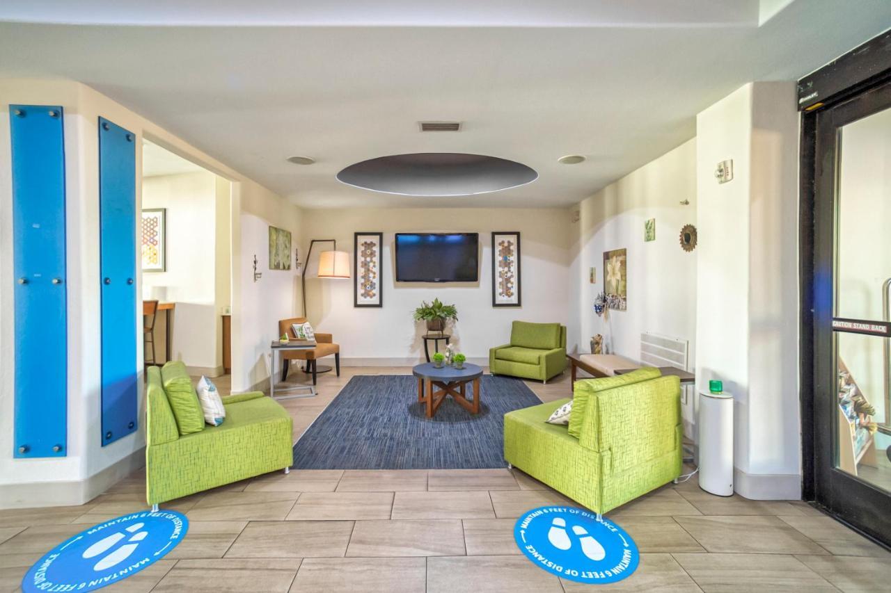 Holiday Inn Express And Suites Beeville By Ihg Екстериор снимка