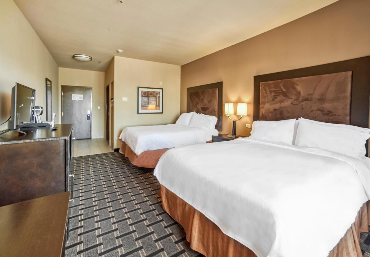 Holiday Inn Express And Suites Beeville By Ihg Екстериор снимка
