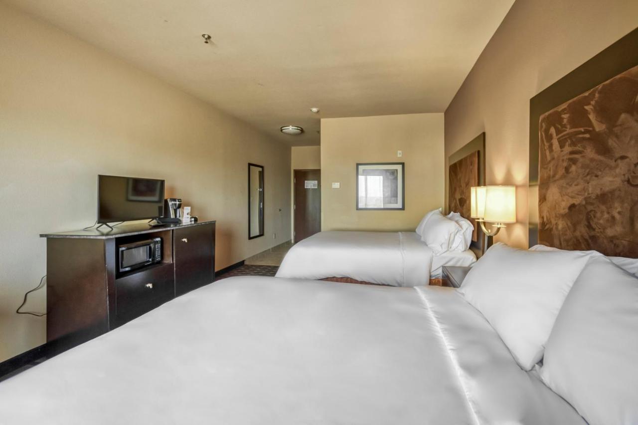 Holiday Inn Express And Suites Beeville By Ihg Екстериор снимка
