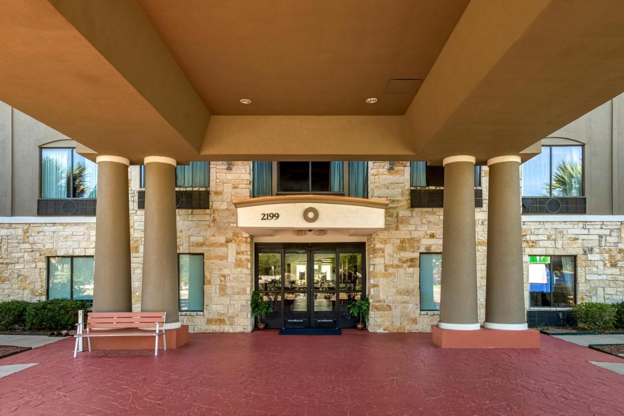 Holiday Inn Express And Suites Beeville By Ihg Екстериор снимка