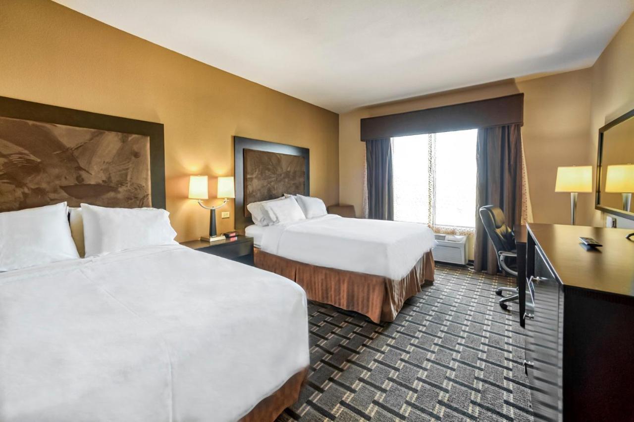 Holiday Inn Express And Suites Beeville By Ihg Екстериор снимка