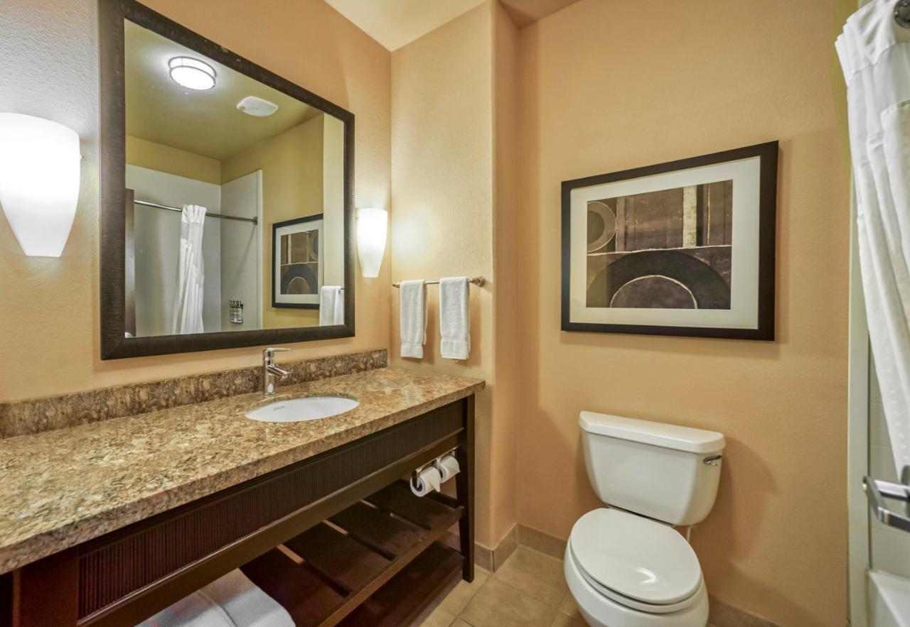 Holiday Inn Express And Suites Beeville By Ihg Екстериор снимка