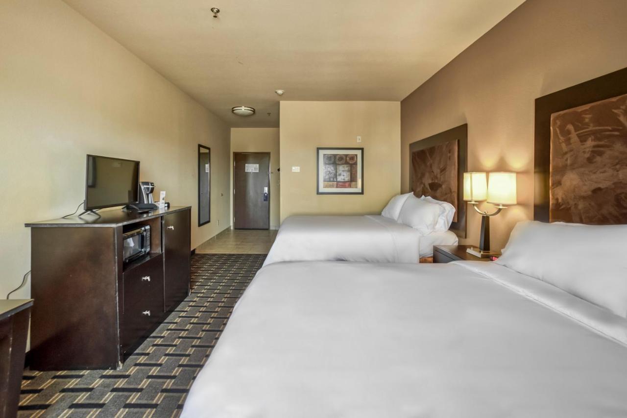 Holiday Inn Express And Suites Beeville By Ihg Екстериор снимка