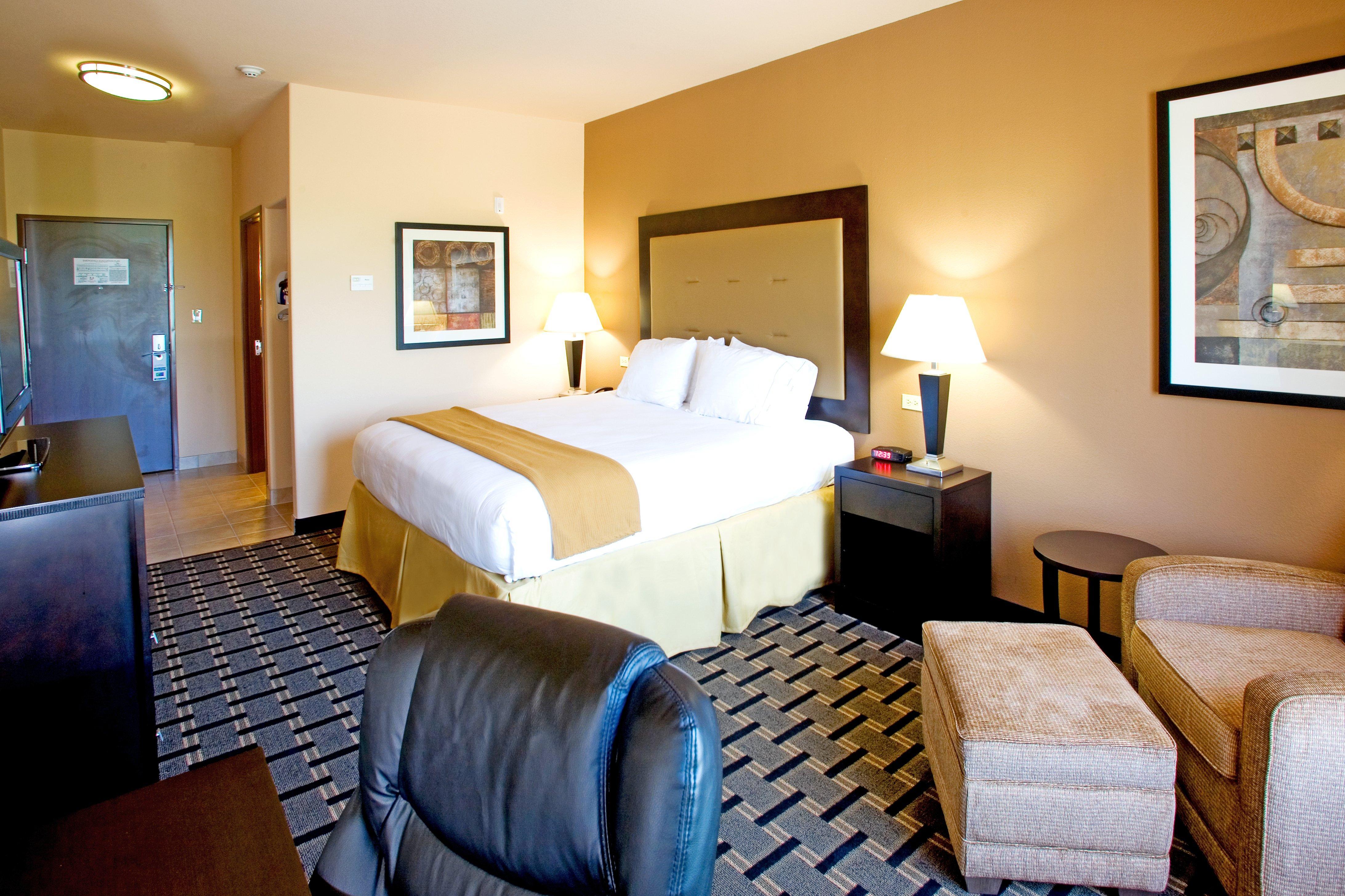 Holiday Inn Express And Suites Beeville By Ihg Стая снимка