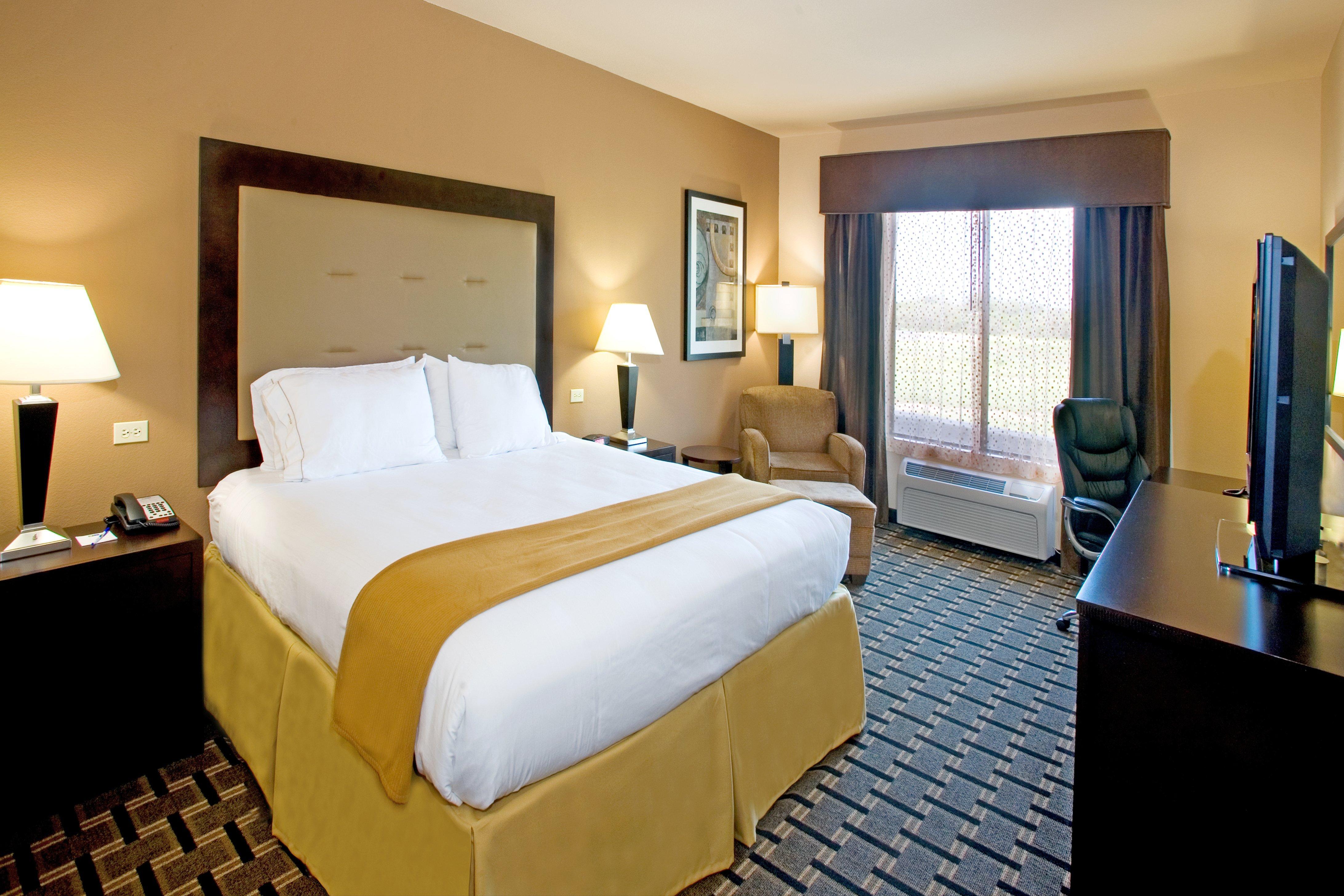 Holiday Inn Express And Suites Beeville By Ihg Стая снимка