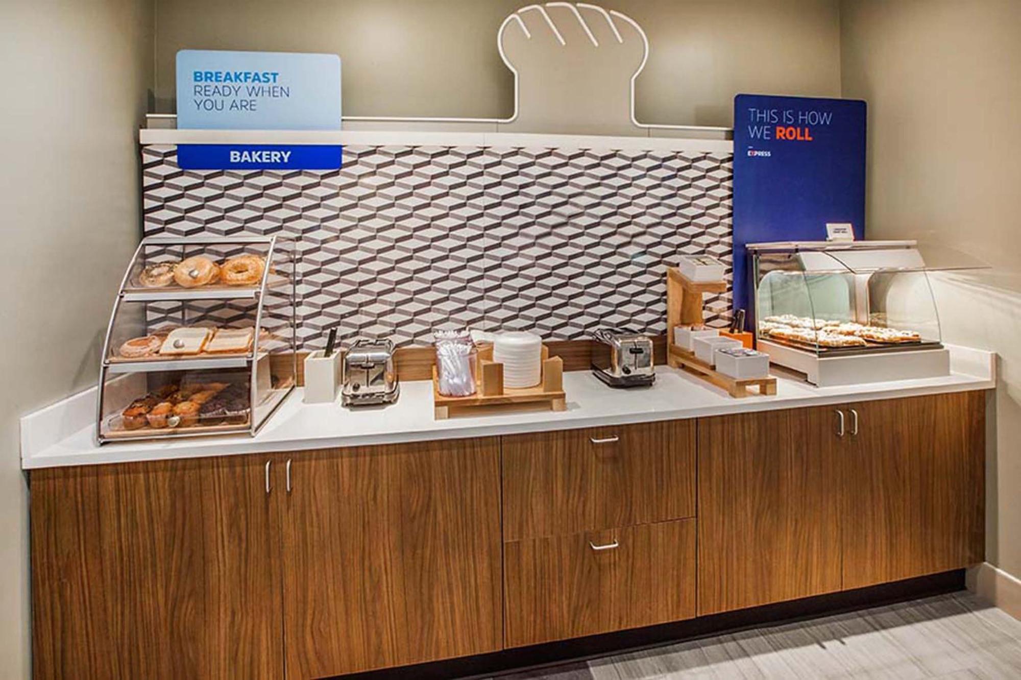 Holiday Inn Express And Suites Beeville By Ihg Екстериор снимка