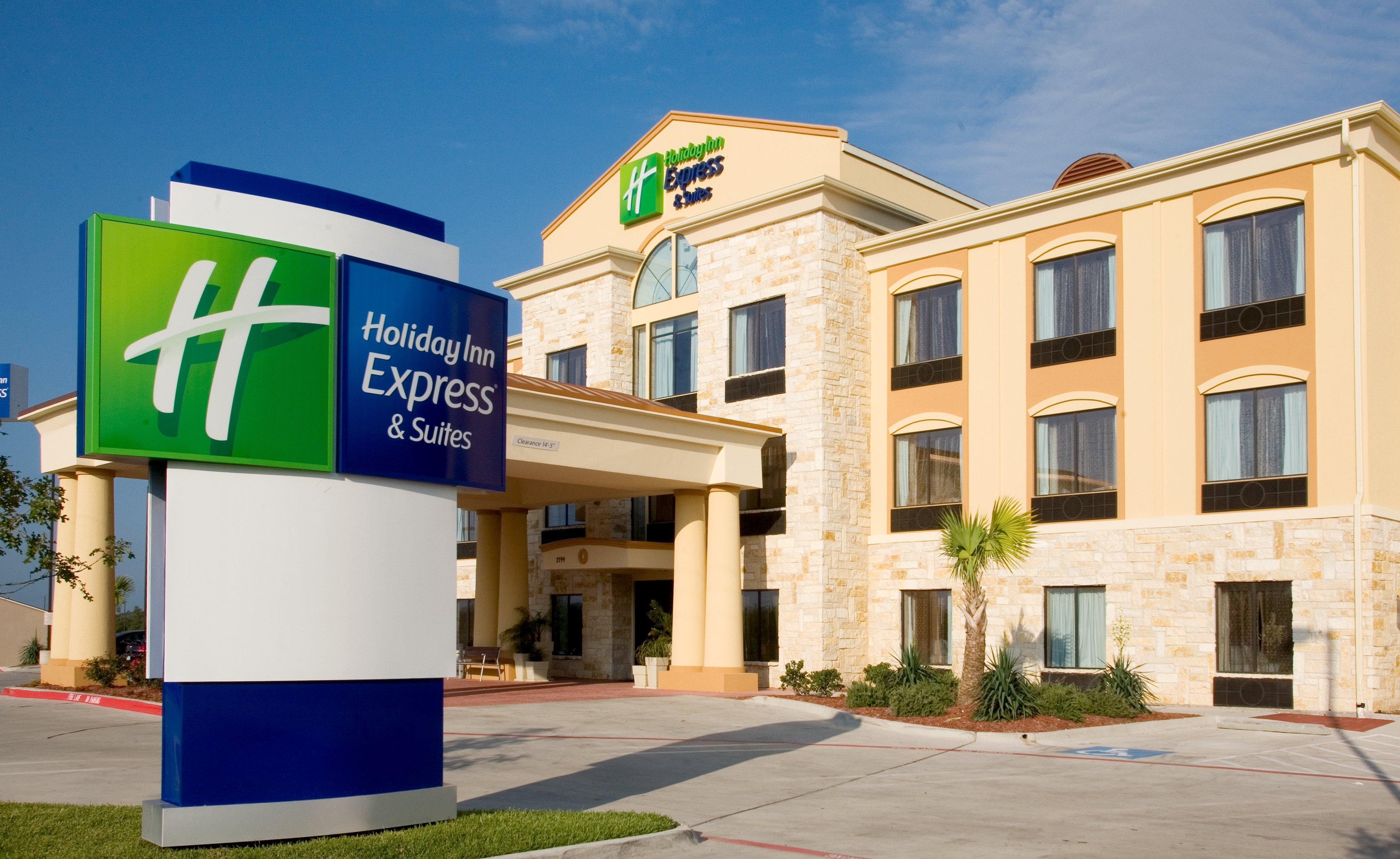 Holiday Inn Express And Suites Beeville By Ihg Екстериор снимка