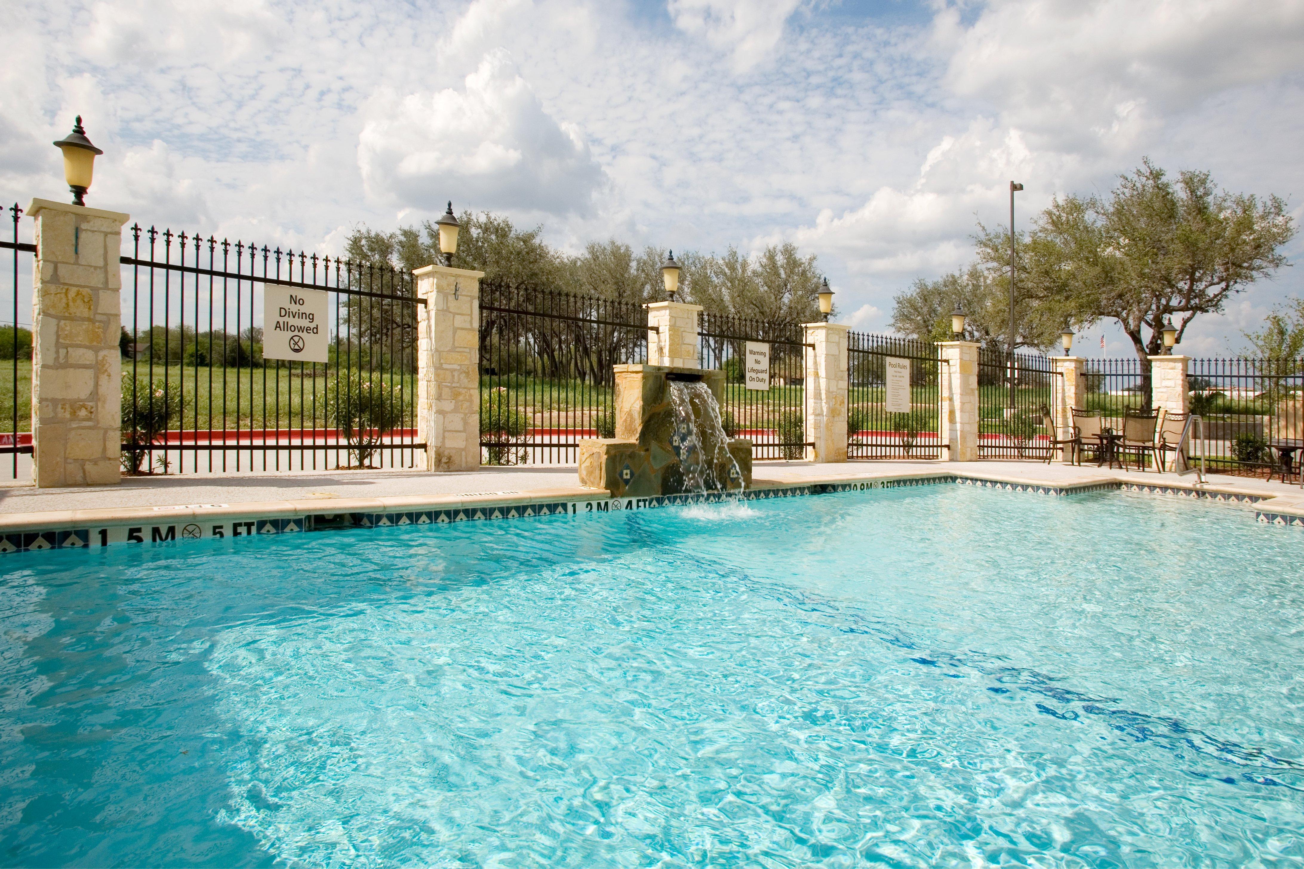 Holiday Inn Express And Suites Beeville By Ihg Екстериор снимка