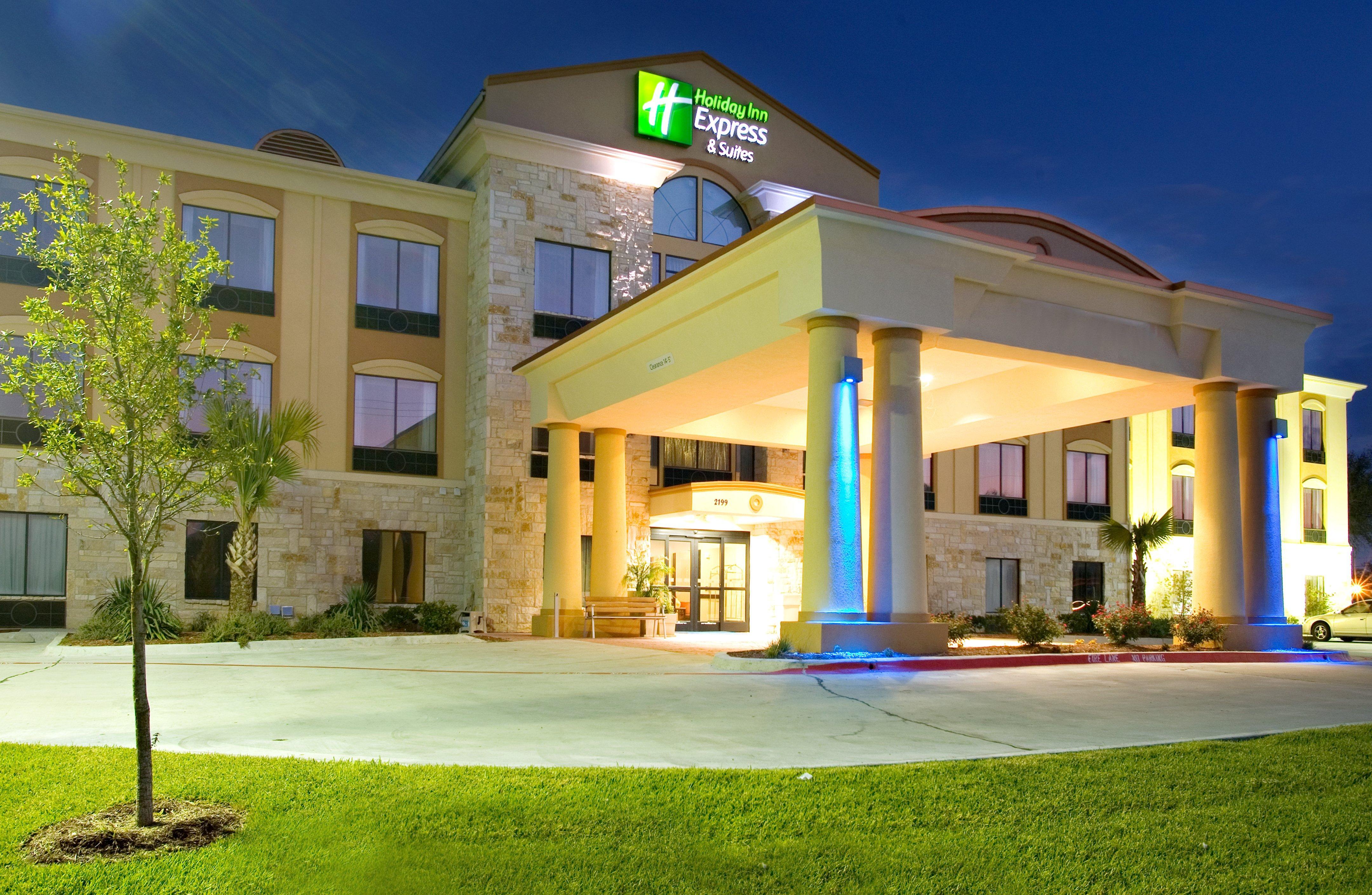 Holiday Inn Express And Suites Beeville By Ihg Екстериор снимка