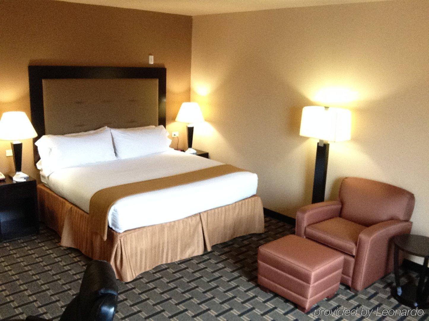 Holiday Inn Express And Suites Beeville By Ihg Екстериор снимка