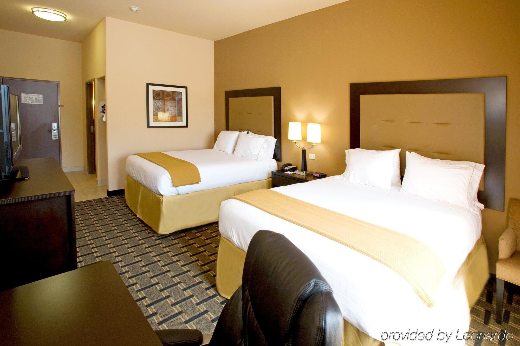 Holiday Inn Express And Suites Beeville By Ihg Стая снимка